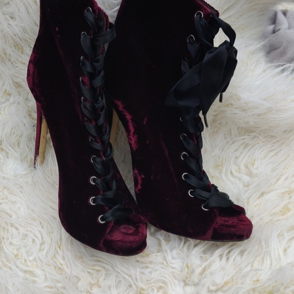 Shoes - Picture 2 of 3